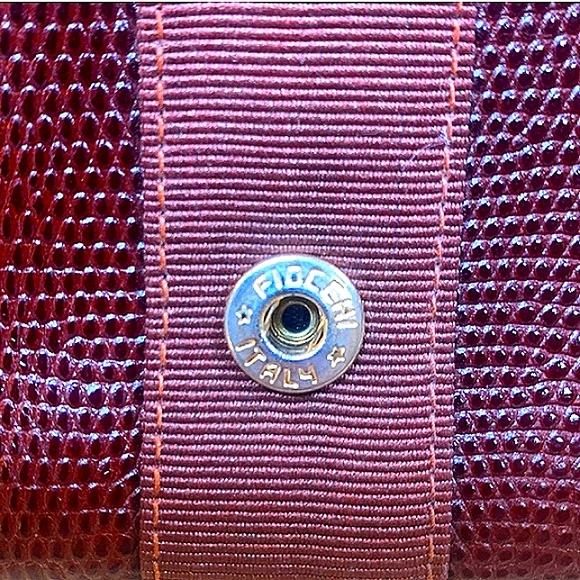 SALVATORE FERRAGAMO  AUTHENTIC LIZARD BIFOLD LEATHER WALL W/CROSSBODY CHAIN - Picture 11 of 15